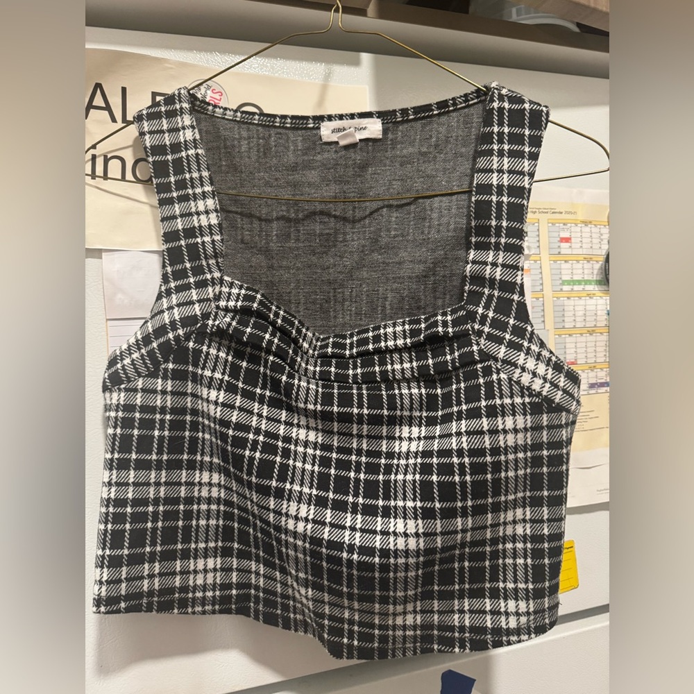 Black and white Crop top